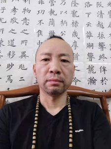 <b>陈军红</b>