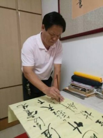 柏栋