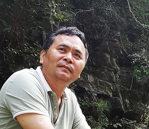 李四新