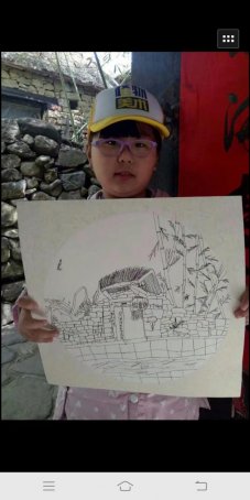 黄馨彤